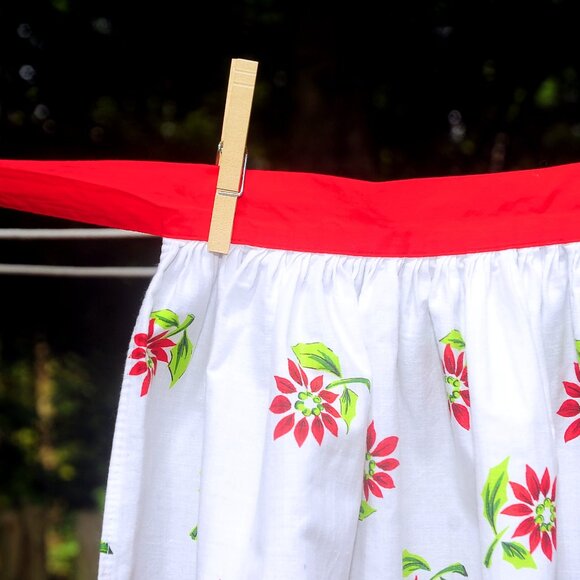 Vintage Christmas Poinsettia Plants w/ Bows, Holly & Berries Hostess Half Apron - Picture 3 of 6